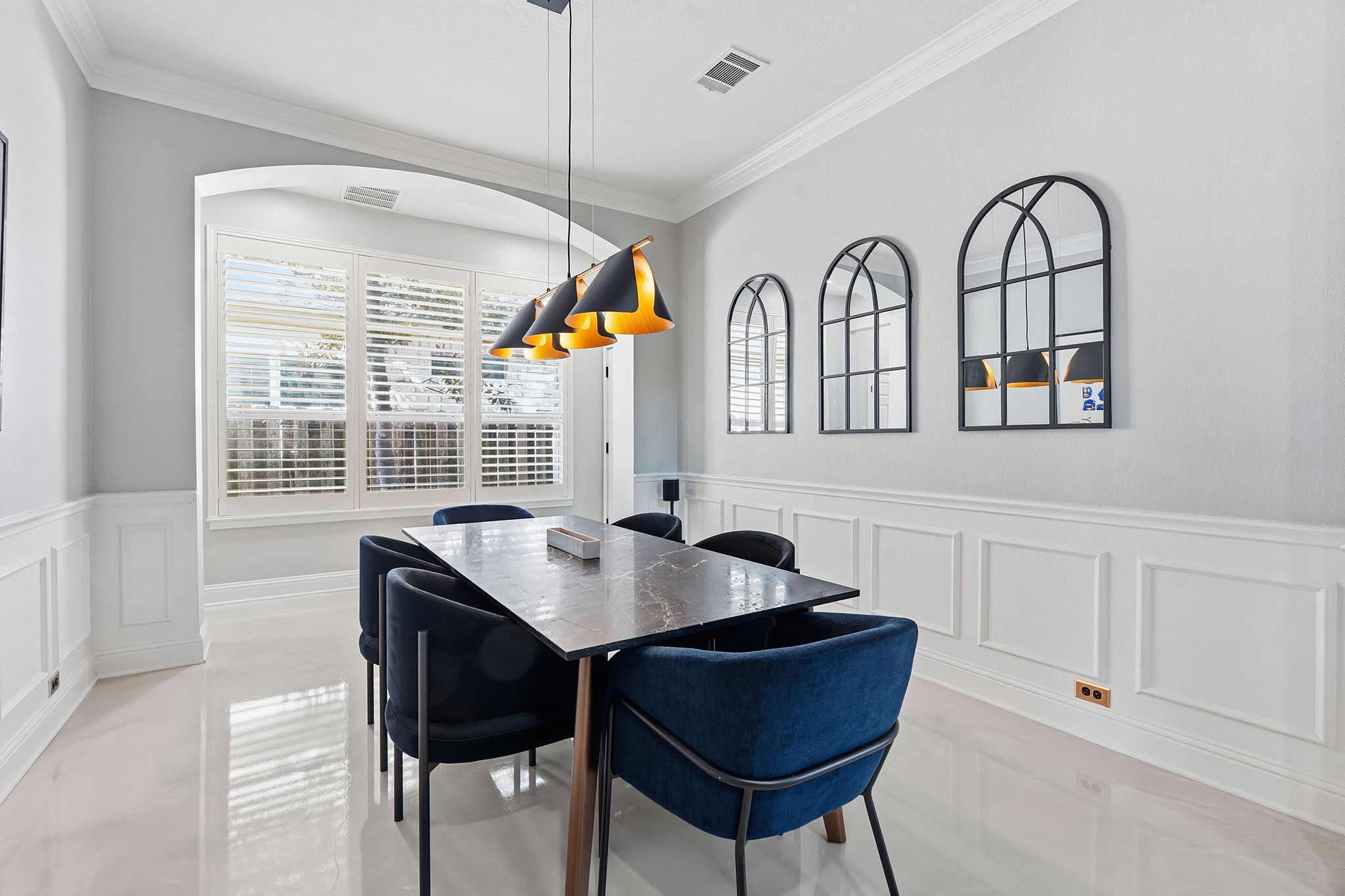 5000 Mission Oaks Boulevard, Unit 30 Austin, TX 78735 - Photo 7 of 31 Spacious dining room. 5000 Mission Oaks Dr #30
