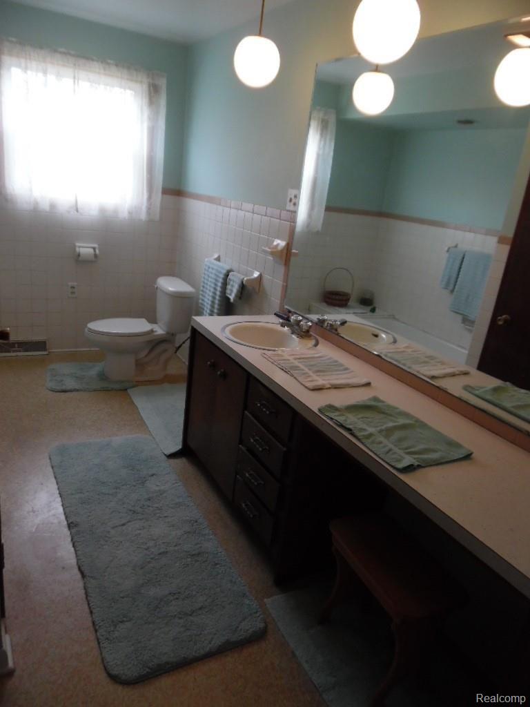 14615 Briar Hill Road Carleton, MI 48117 - Photo 18 of 33 14615 Briar Hill 028.JPG