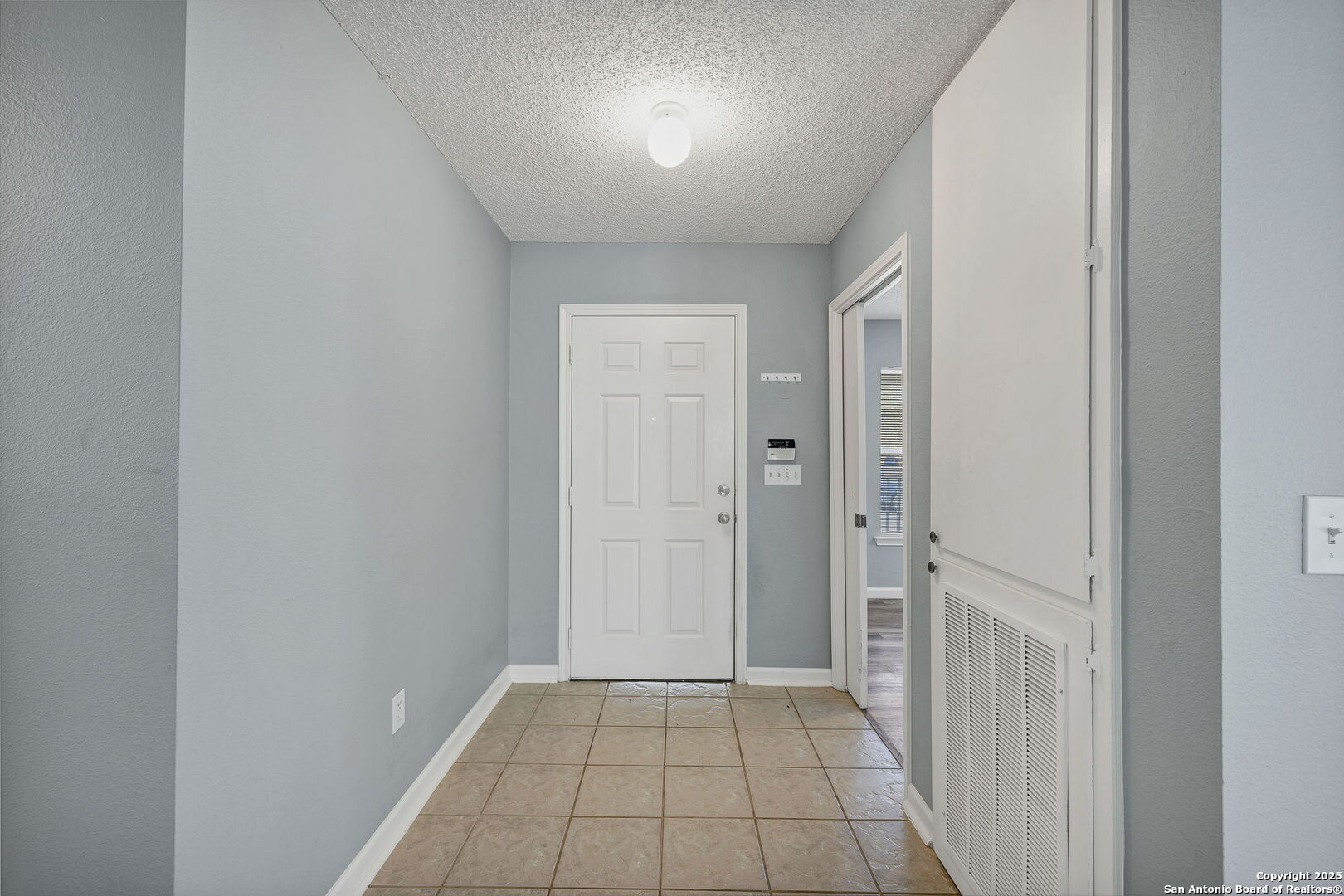 7362 Rustling Brook San Antonio, TX 78249 - Photo 5 of 36