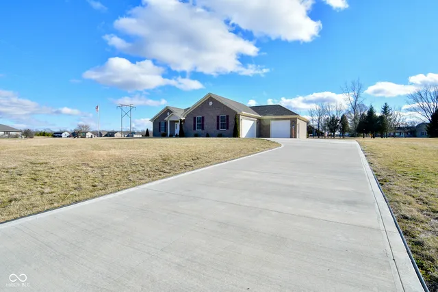 $445,000 | 1623 Stoneybrook Avenue, Crawfordsville, IN 47933