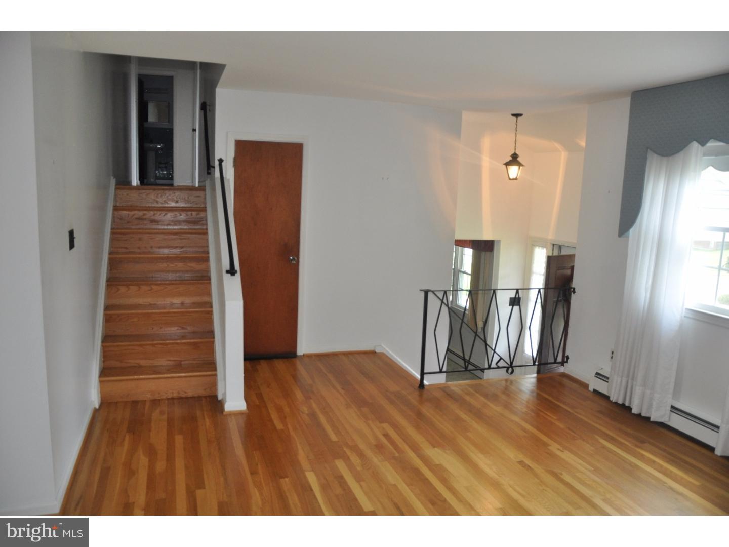 39 Tysons Ford Road Newark, DE 19711 - Photo 7 of 24 Foyer