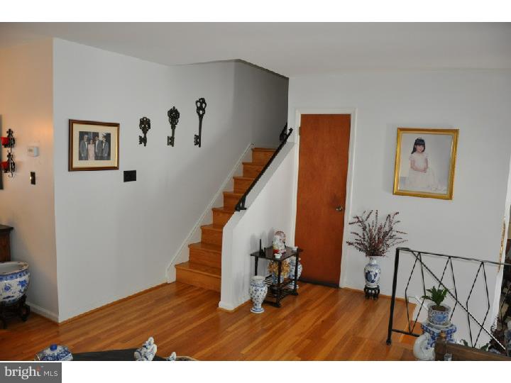 39 Tysons Ford Road Newark, DE 19711 - Photo 8 of 24 Living Room