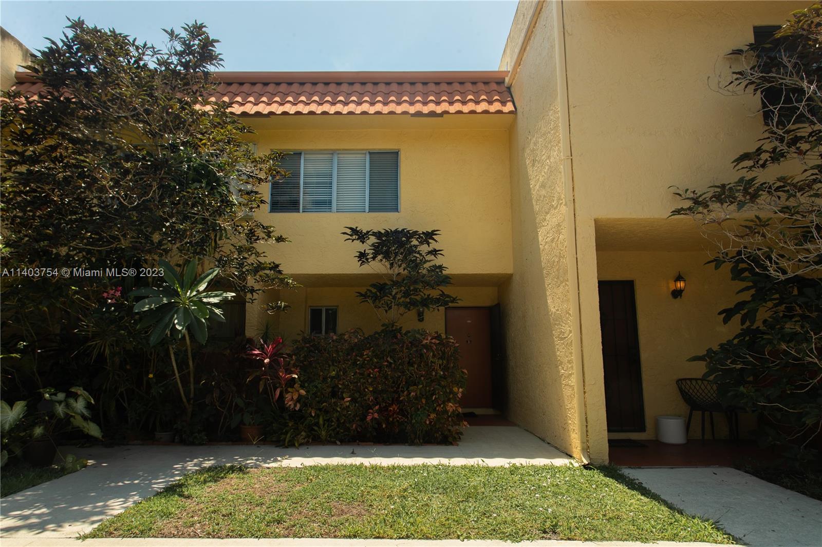 894 Southwest 9th St Circle, Unit 8 Boca Raton, FL 33486 - Photo 22 of 24 a view of a house with a yard