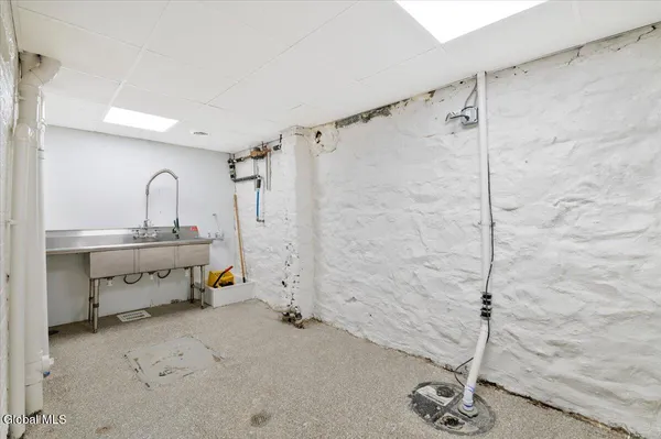 $1,800 | 148 Columbia Street, Cohoes, NY 12047