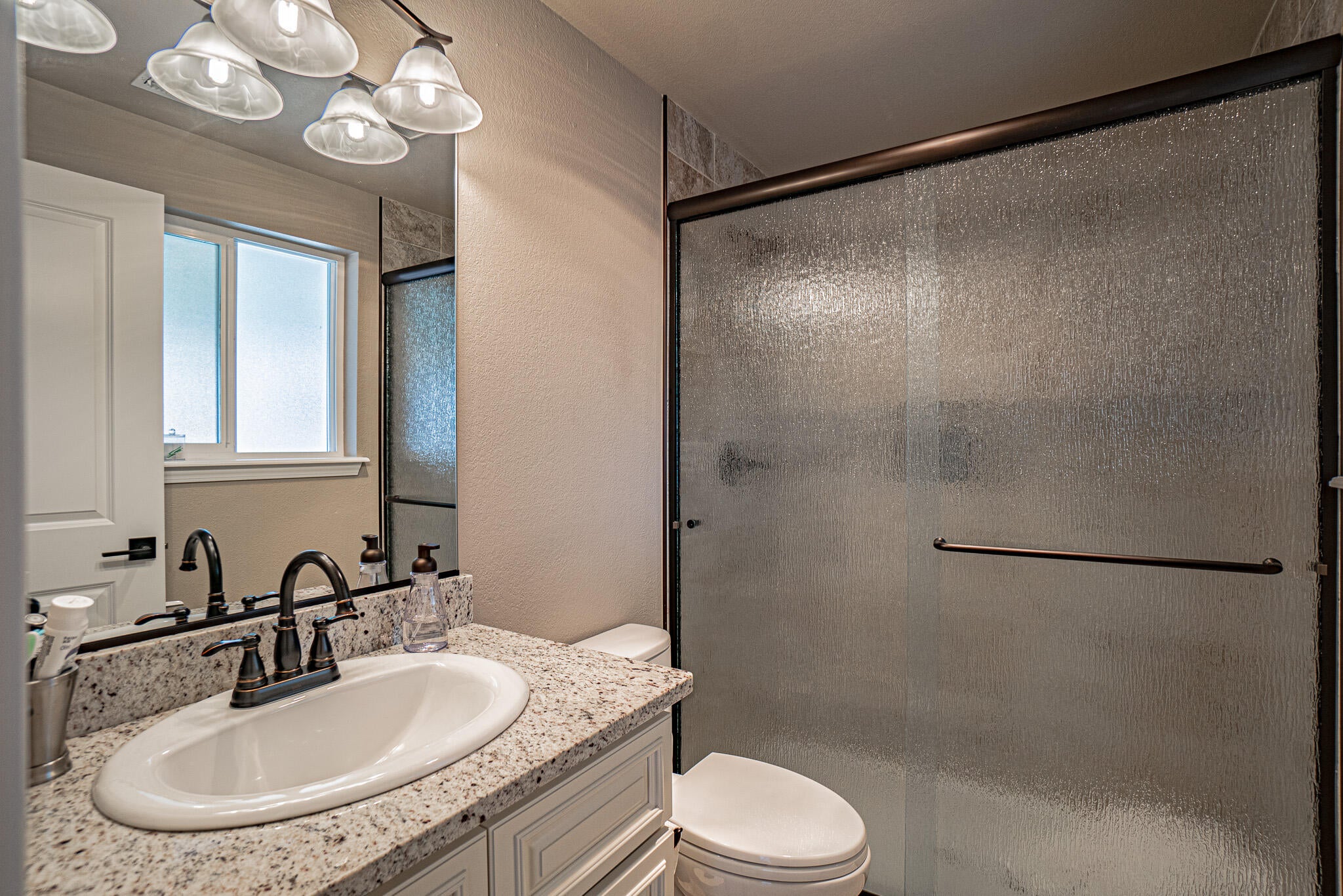 601 Benjamin Way Phoenix, OR 97535 - Photo 12 of 20 DSC09530-HDR
