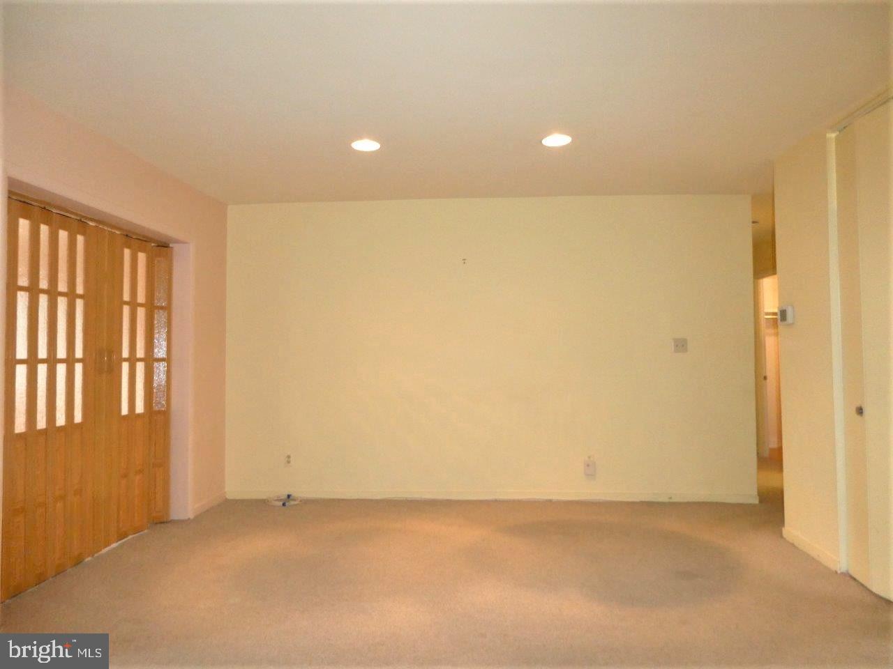 2 Stonehenge Circle, Unit 1 Pikesville, MD 21208 - Photo 3 of 24