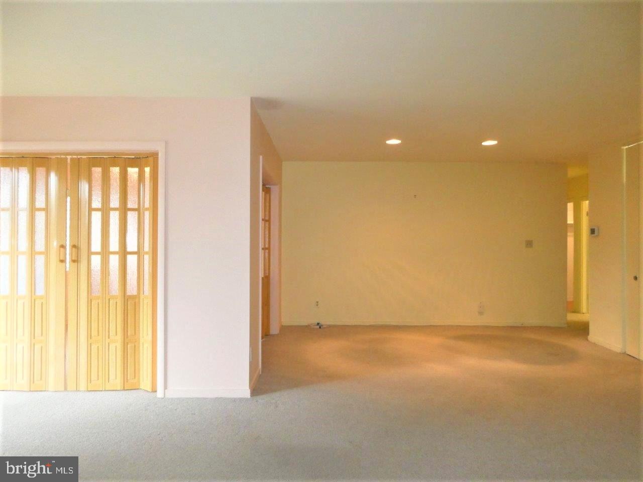 2 Stonehenge Circle, Unit 1 Pikesville, MD 21208 - Photo 4 of 24