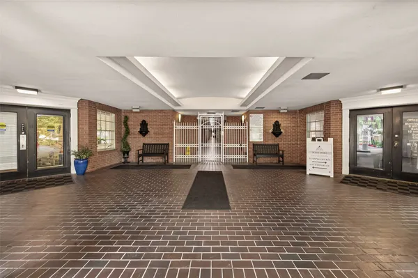 $879 | 7575 Willow Chase Boulevard, Unit 2325, Houston, TX 77070