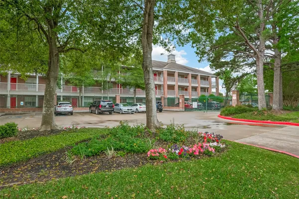 $879 | 7575 Willow Chase Boulevard, Unit 2325, Houston, TX 77070