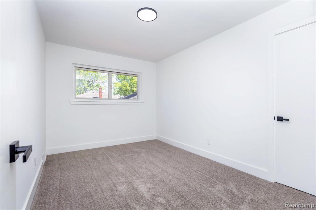 24865 Ridgecroft Avenue Eastpointe, MI 48021 - Photo 20 of 33
