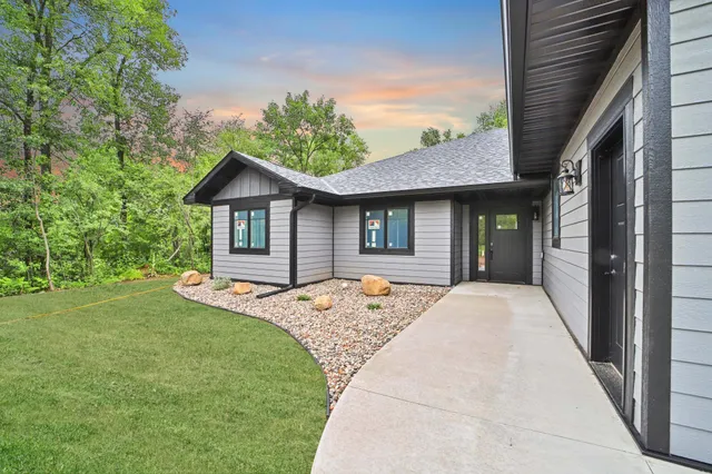 $689,900 | 16 Deblock Lane, Crosby, MN 56441