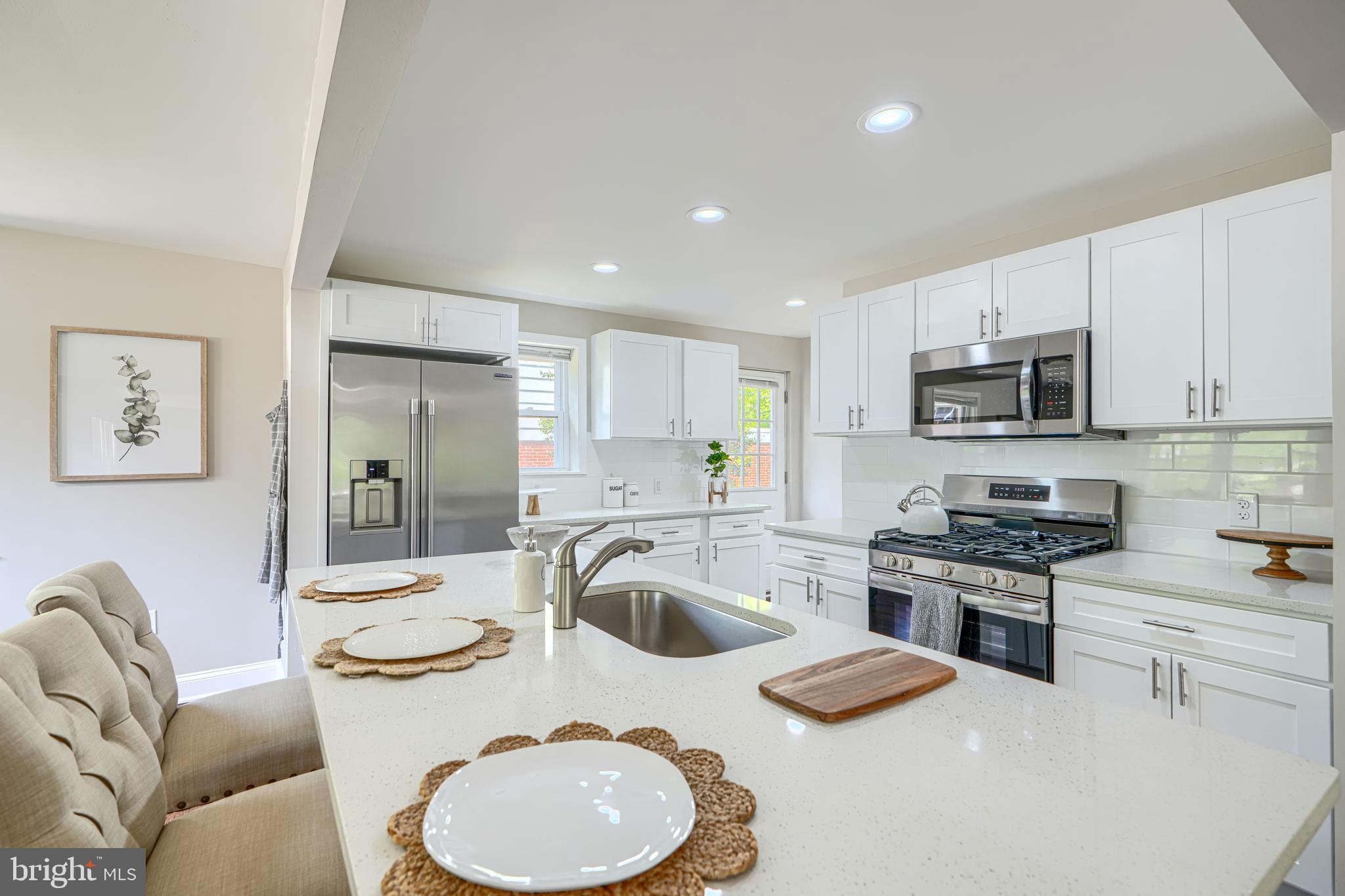 821 Nottingham Road Baltimore, MD 21229 - Photo 14 of 34 Kitchen / Quartz Countertops