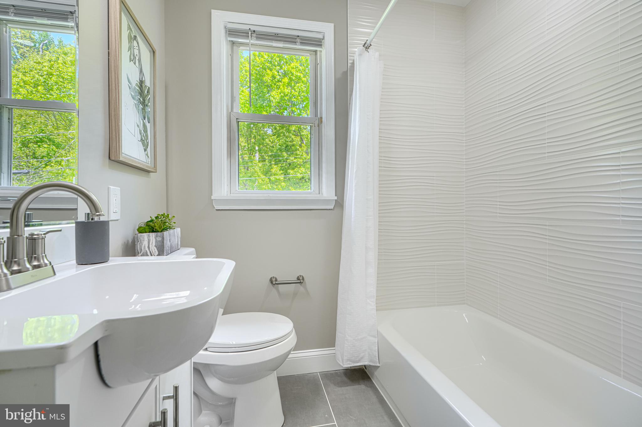 821 Nottingham Road Baltimore, MD 21229 - Photo 18 of 34 Bathroom