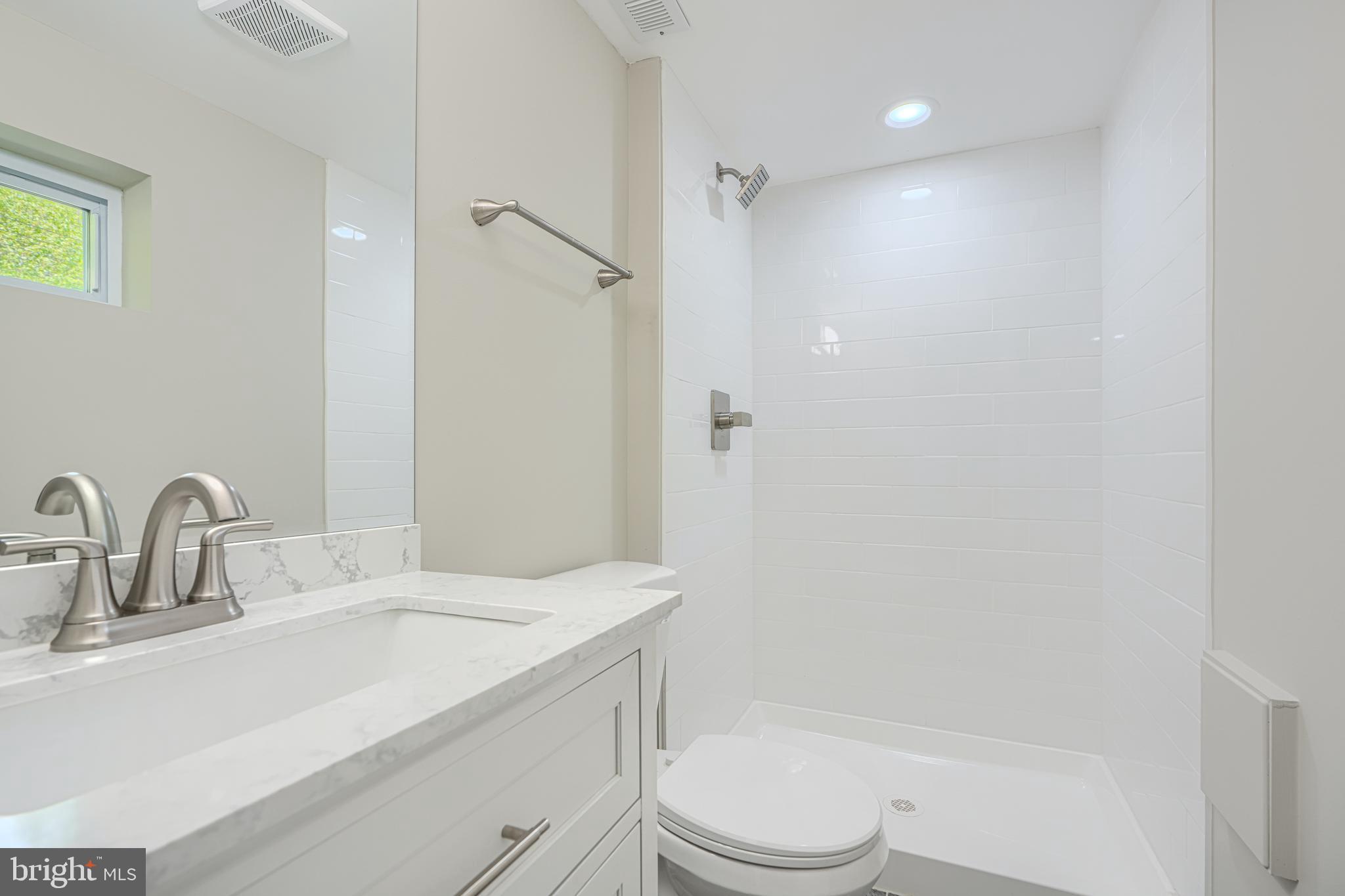 821 Nottingham Road Baltimore, MD 21229 - Photo 28 of 34 Bathroom