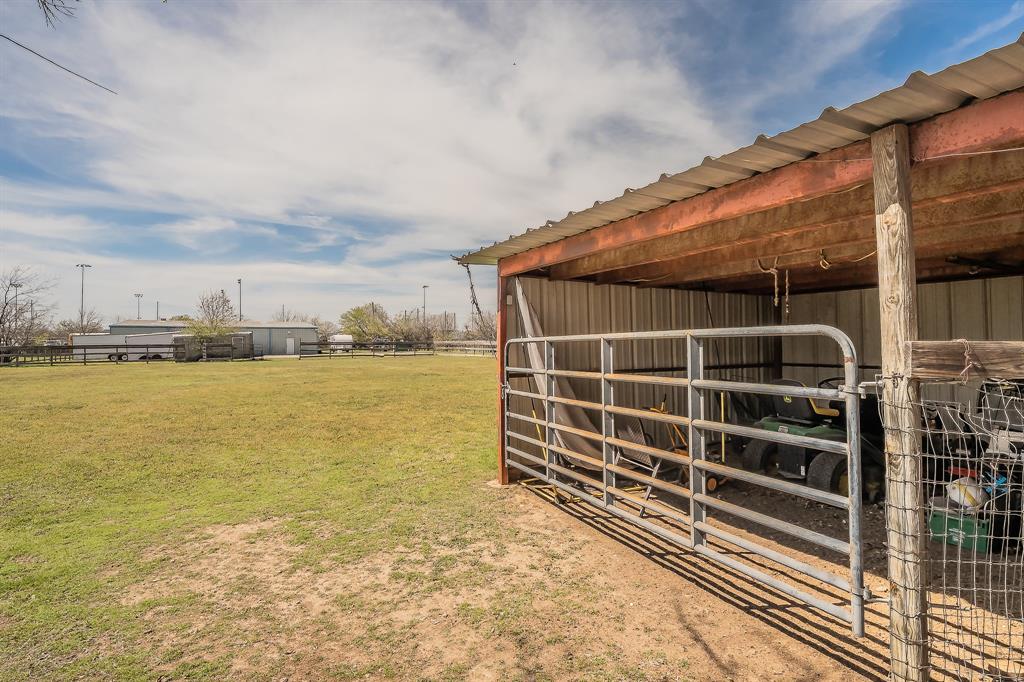11485 Ridgeview Circle Fort Worth, TX 76244 - Photo 22 of 40 horse turn out shed