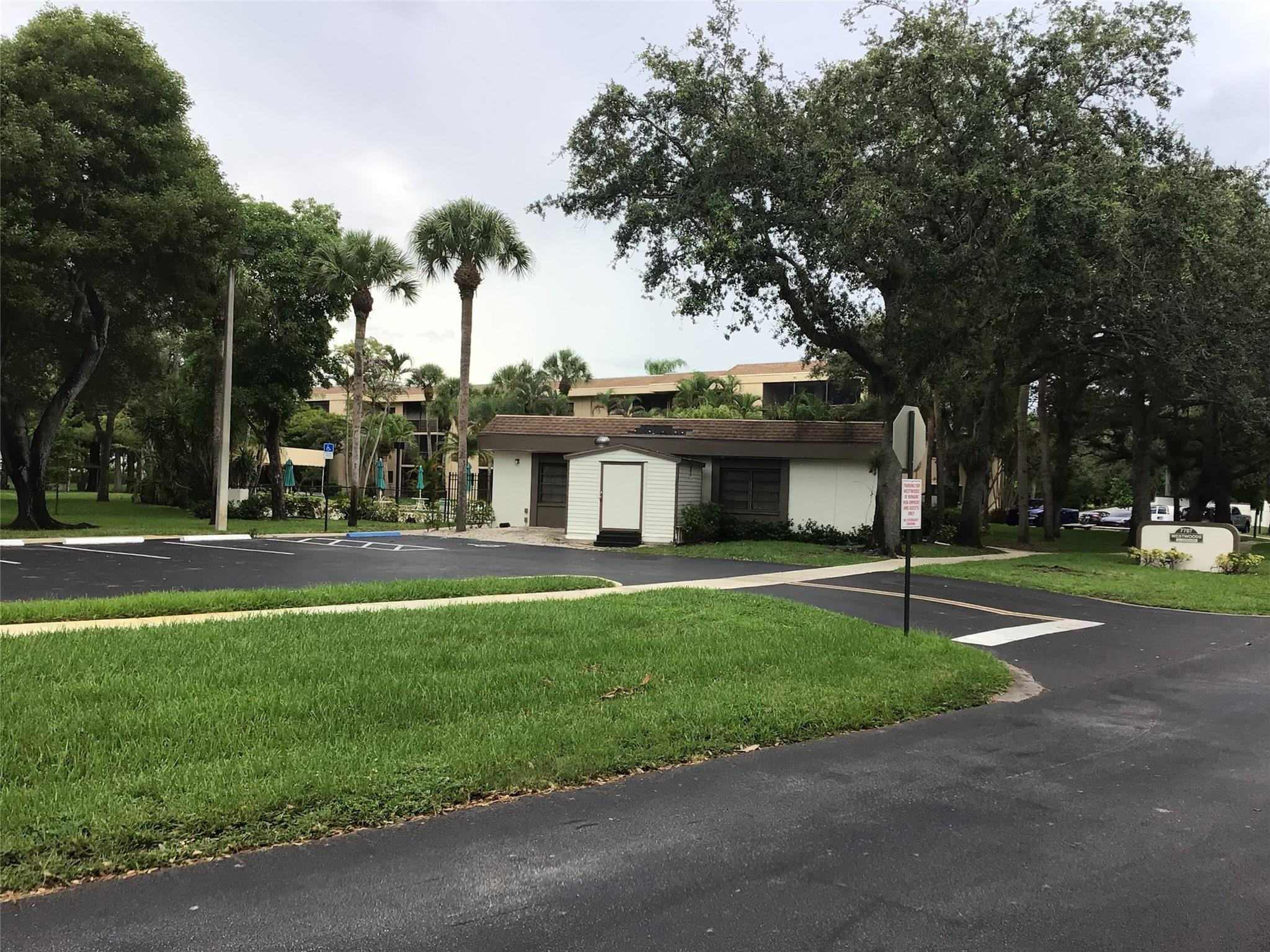7520 Northwest 79th Avenue, Unit R3 Tamarac, FL 33321 - Photo 10 of 12 Photo 10