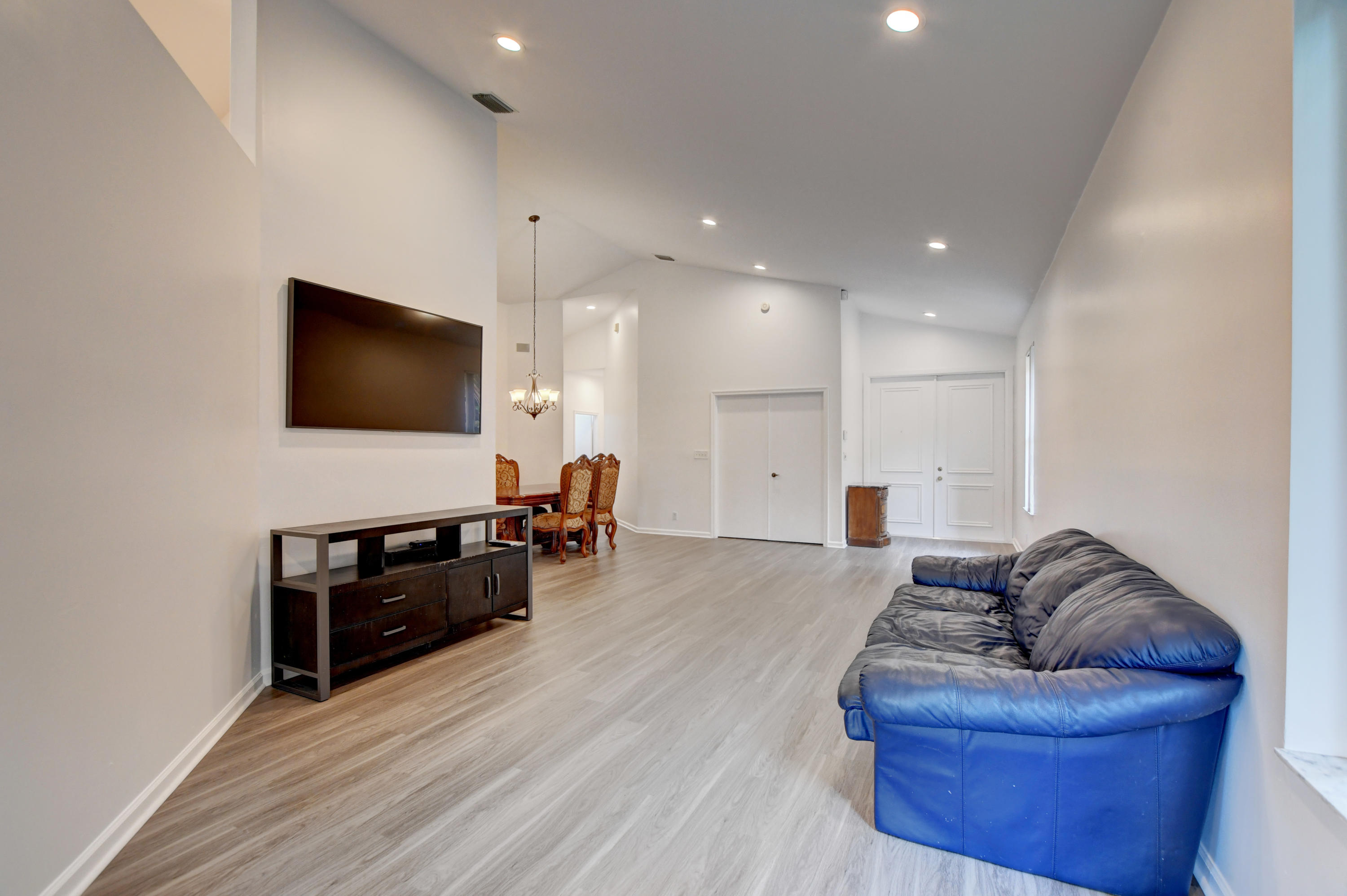 17240 Hampton Boulevard Boca Raton, FL 33496 - Photo 7 of 57 09_ebf_1901and4more