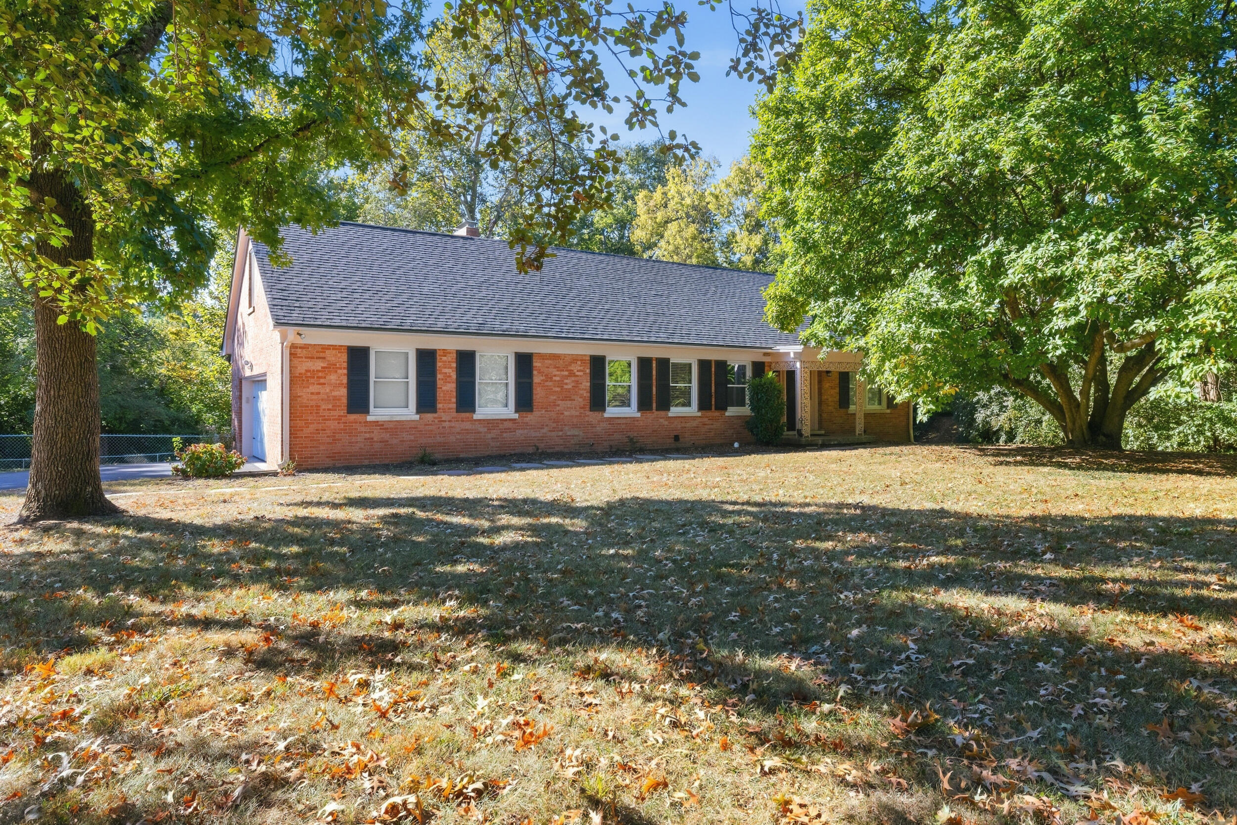 2516 Versailles Road Lexington, KY 40504 - Photo 2 of 50 47_1h4a9085