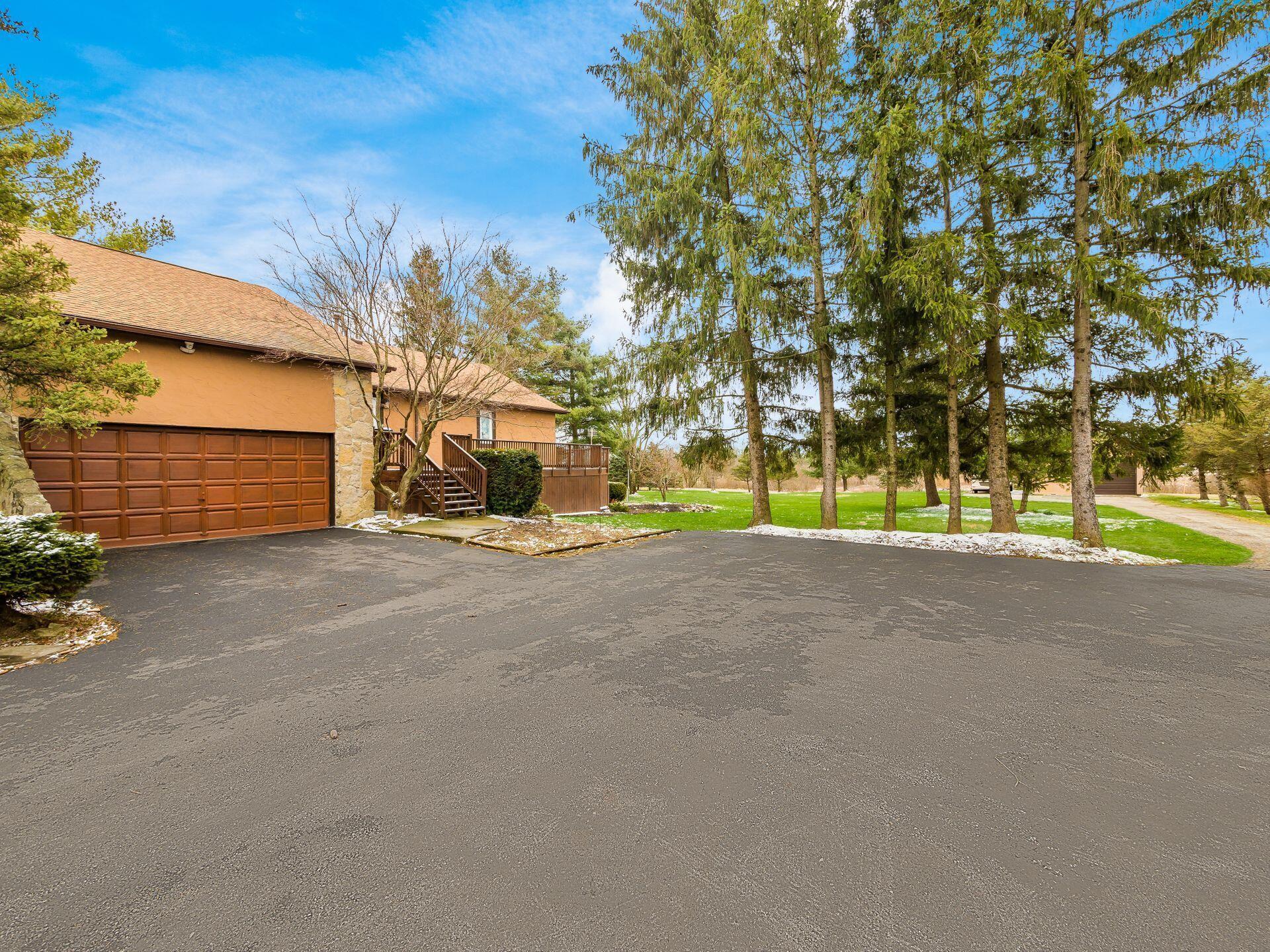 6029 Moore Road Delaware, OH 43015 - Photo 57 of 61 Garages