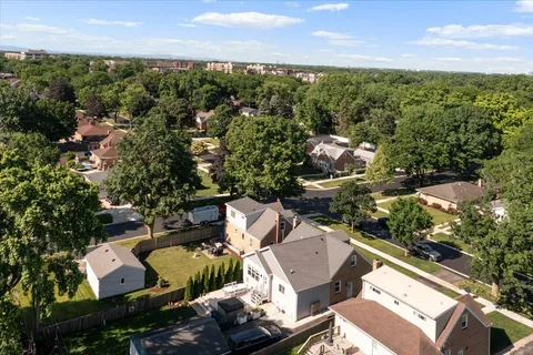 $525,000 | 201 North Maple Street, Mount Prospect, IL 60056