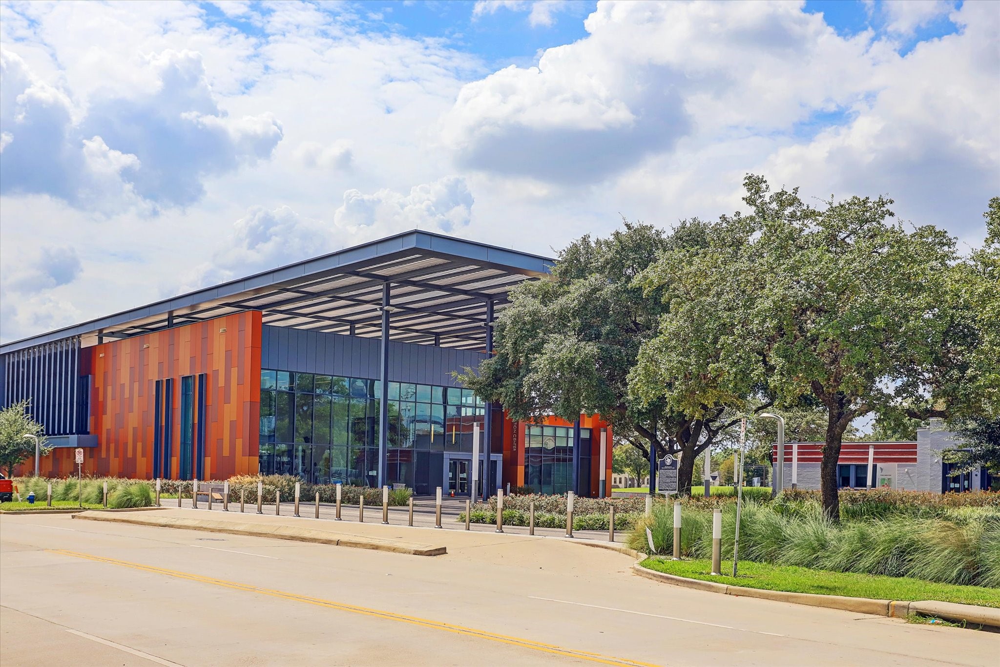 2612 Isabella Street Houston, TX 77004 - Photo 29 of 34 a view of a building with a street