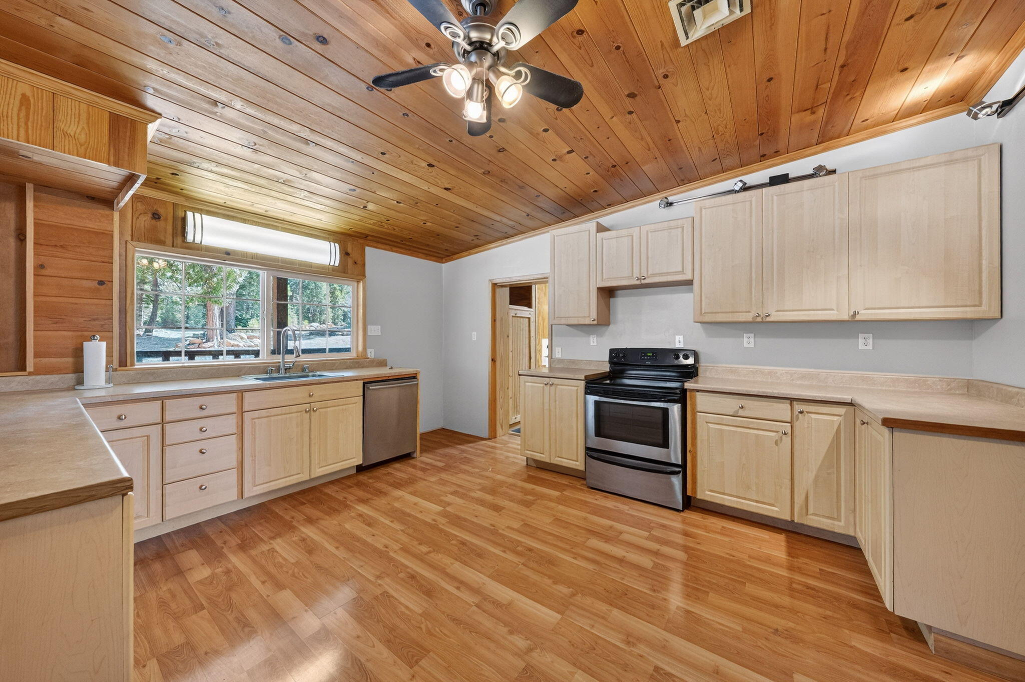 7682 Brokeoff Meadows Road Shingletown, CA 96088 - Photo 11 of 64 Kitchen