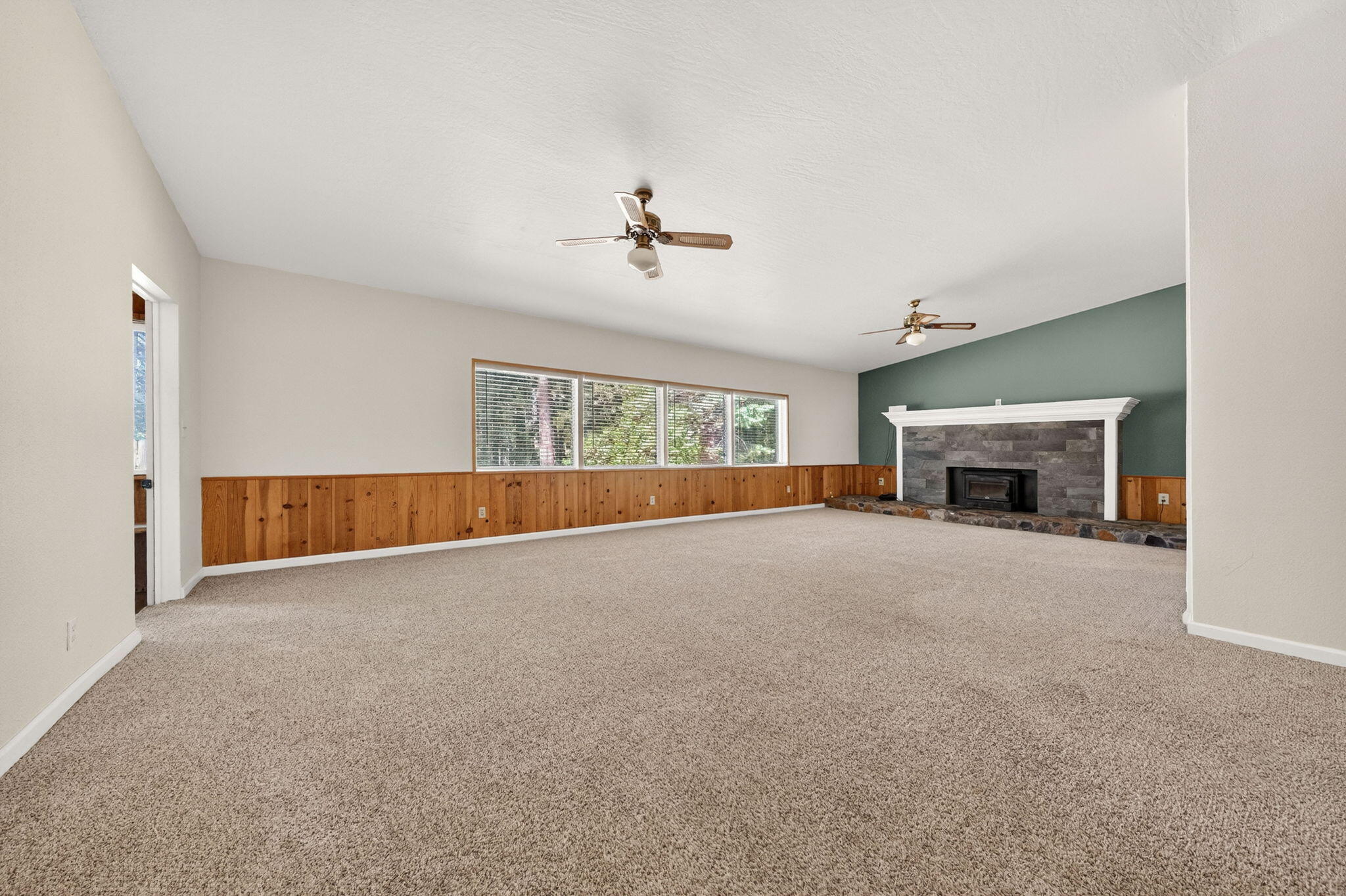 7682 Brokeoff Meadows Road Shingletown, CA 96088 - Photo 14 of 61 Living Room