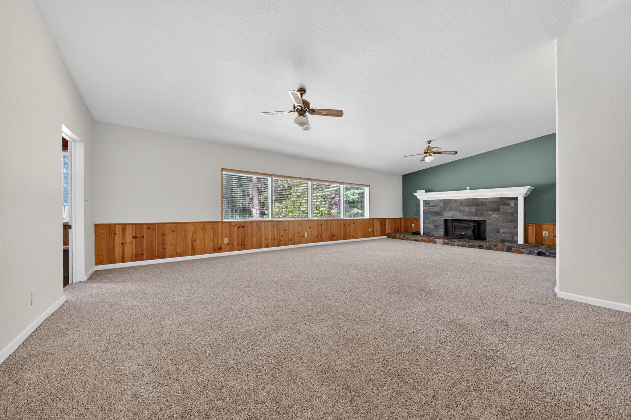 7682 Brokeoff Meadows Road Shingletown, CA 96088 - Photo 14 of 64 Living Room