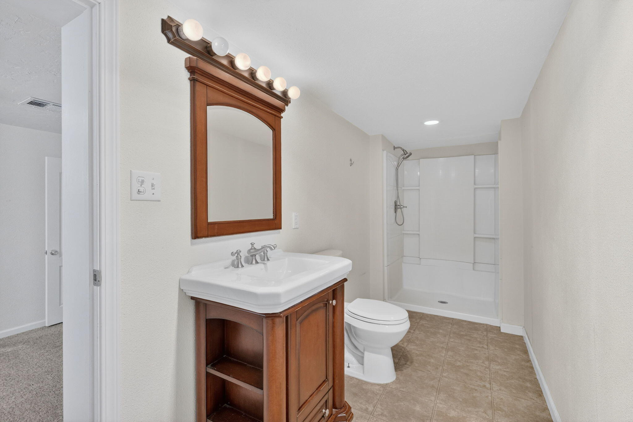 7682 Brokeoff Meadows Road Shingletown, CA 96088 - Photo 24 of 64 Primary Bathroom