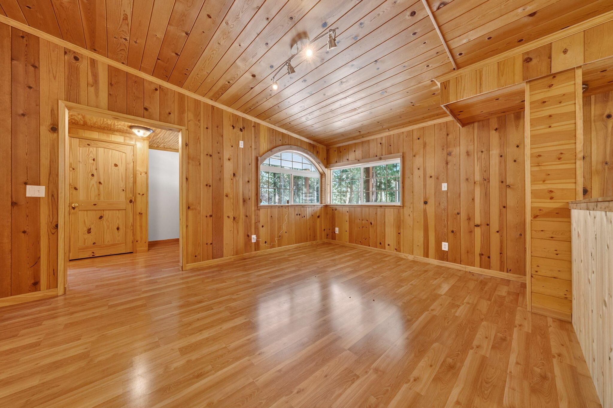 7682 Brokeoff Meadows Road Shingletown, CA 96088 - Photo 8 of 64 Entry & Dining