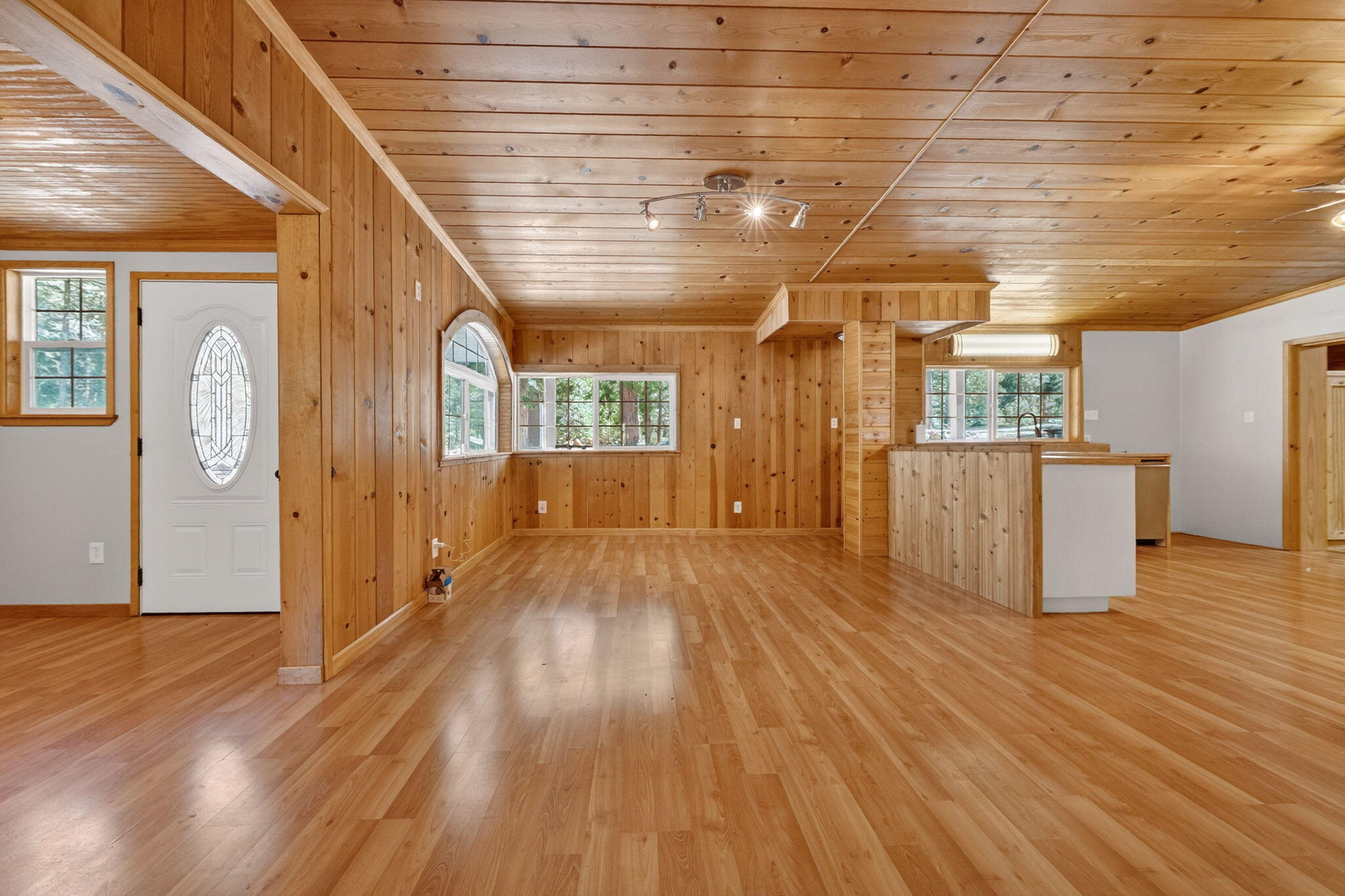 7682 Brokeoff Meadows Road Shingletown, CA 96088 - Photo 9 of 64 Entry & Dining