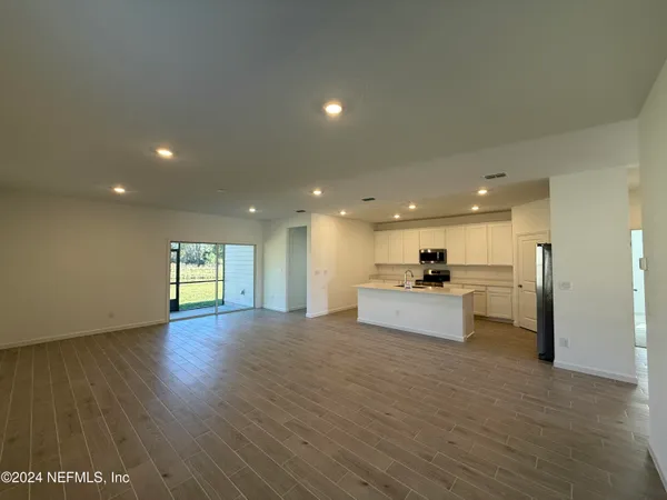 $2,095 | 8198 Horsebit Circle, Jacksonville, FL 32219