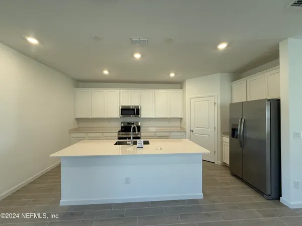 $2,095 | 8198 Horsebit Circle, Jacksonville, FL 32219