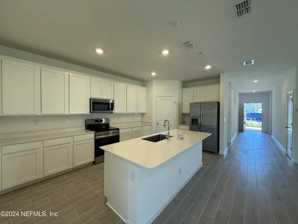 $2,095 | 8198 Horsebit Circle, Jacksonville, FL 32219