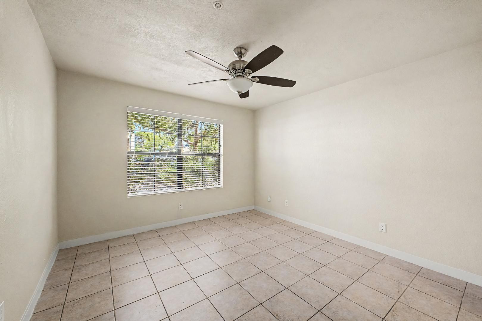 6885 East Cochise Road, Unit 142 Paradise Valley, AZ 85253 - Photo 30 of 47 a view of an empty room with a window