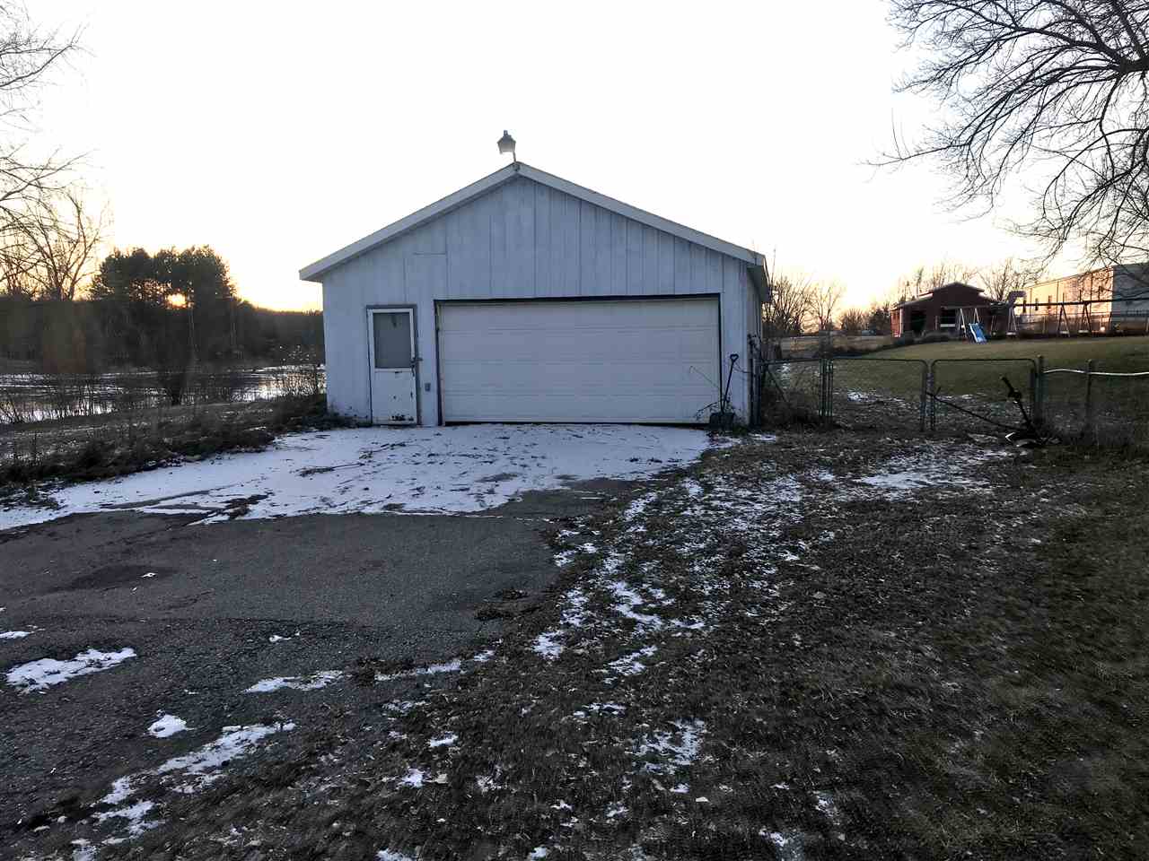 4044 South Vassar Road Burton, MI 48519 - Photo 8 of 56