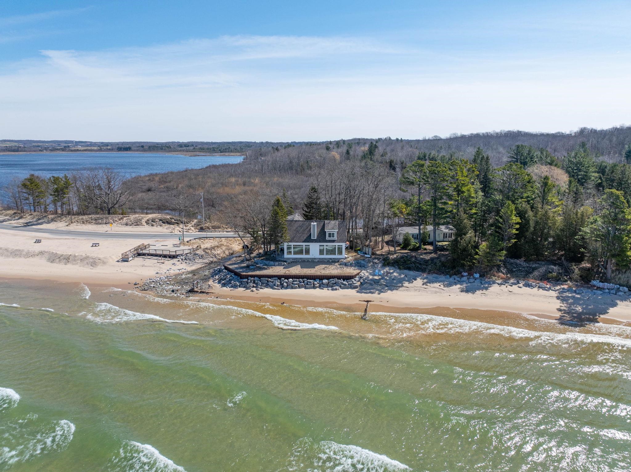 3126 Lakeshore Road Manistee, MI 49660 - Photo 13 of 79
