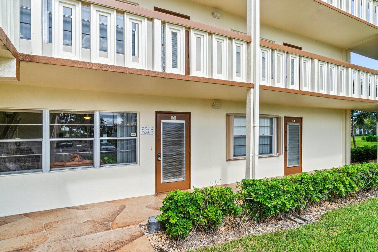 3 Mansfield B Boca Raton, FL 33434 - Photo 7 of 35 front view of a house