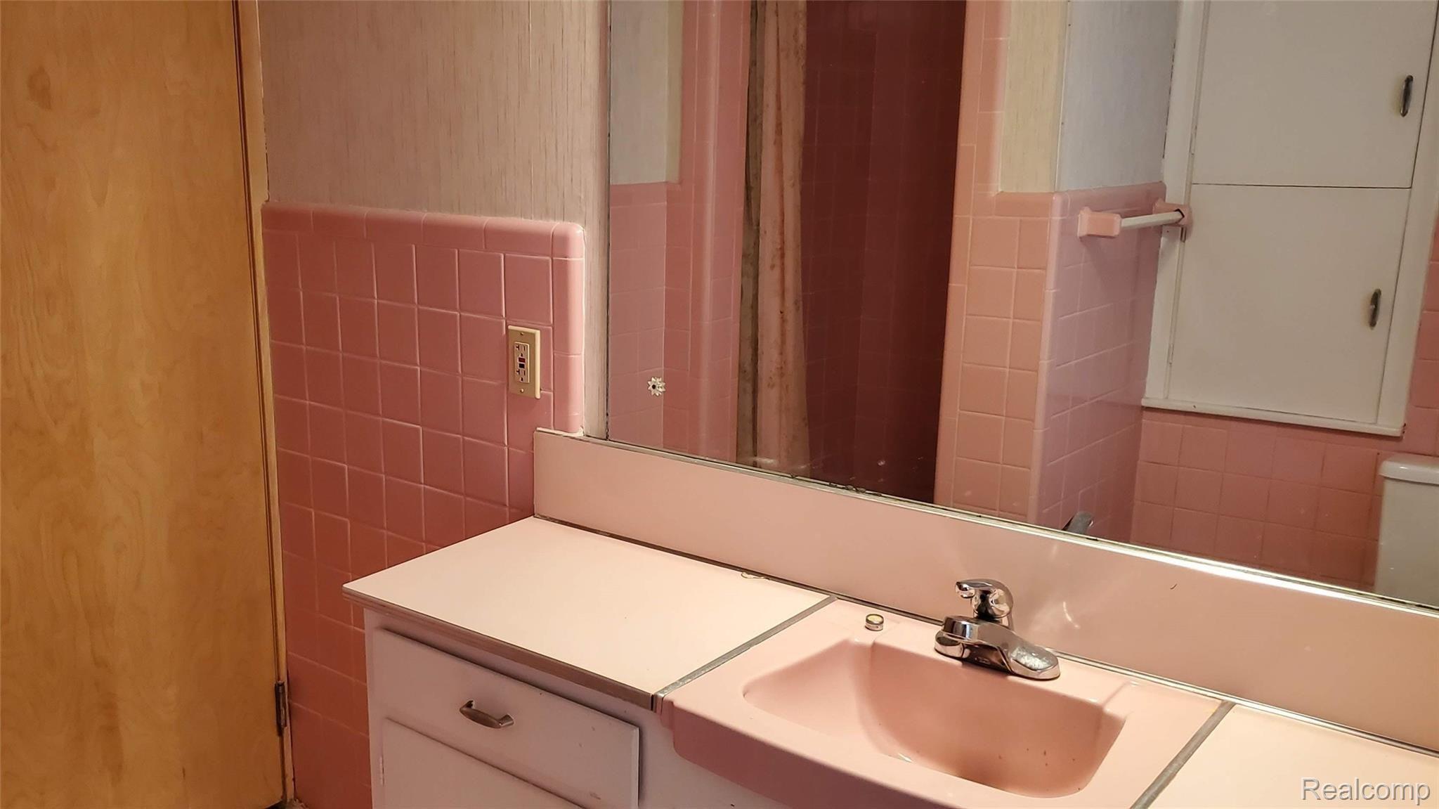 14187 Rutland Street Detroit, MI 48227 - Photo 28 of 45 20191106_140345.jpg