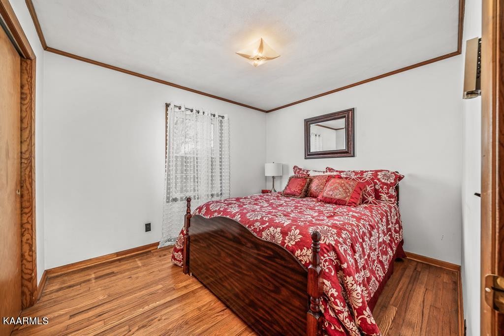 1425 West Cove Road Jamestown, TN 38556 - Photo 14 of 20 a bedroom with a bed and a window
