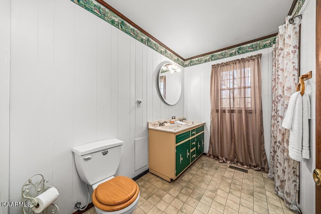 1425 West Cove Road Jamestown, TN 38556 - Photo 17 of 20 a room with a stove a mirror and a shower curtain