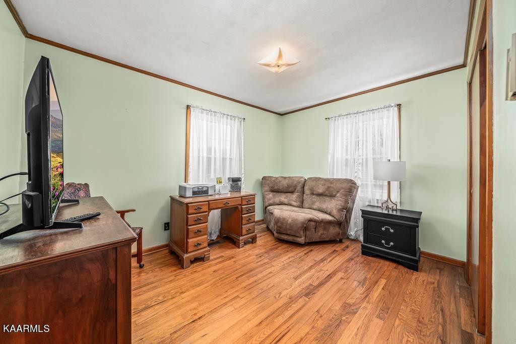 1425 West Cove Road Jamestown, TN 38556 - Photo 19 of 20 a living room with furniture and a flat screen tv