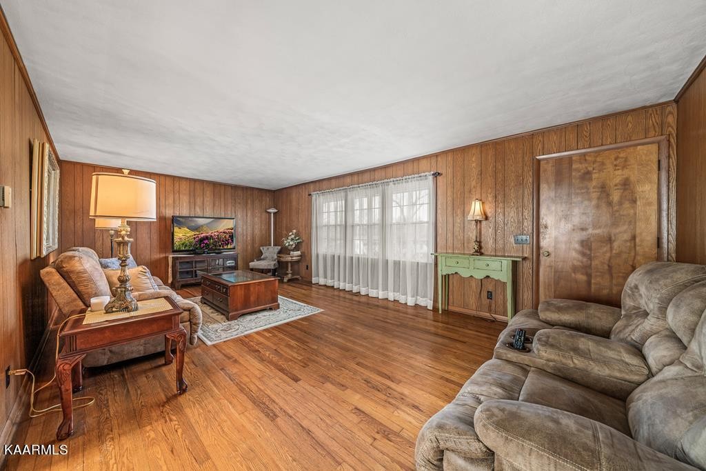 1425 West Cove Road Jamestown, TN 38556 - Photo 6 of 20 a living room with furniture and a large window