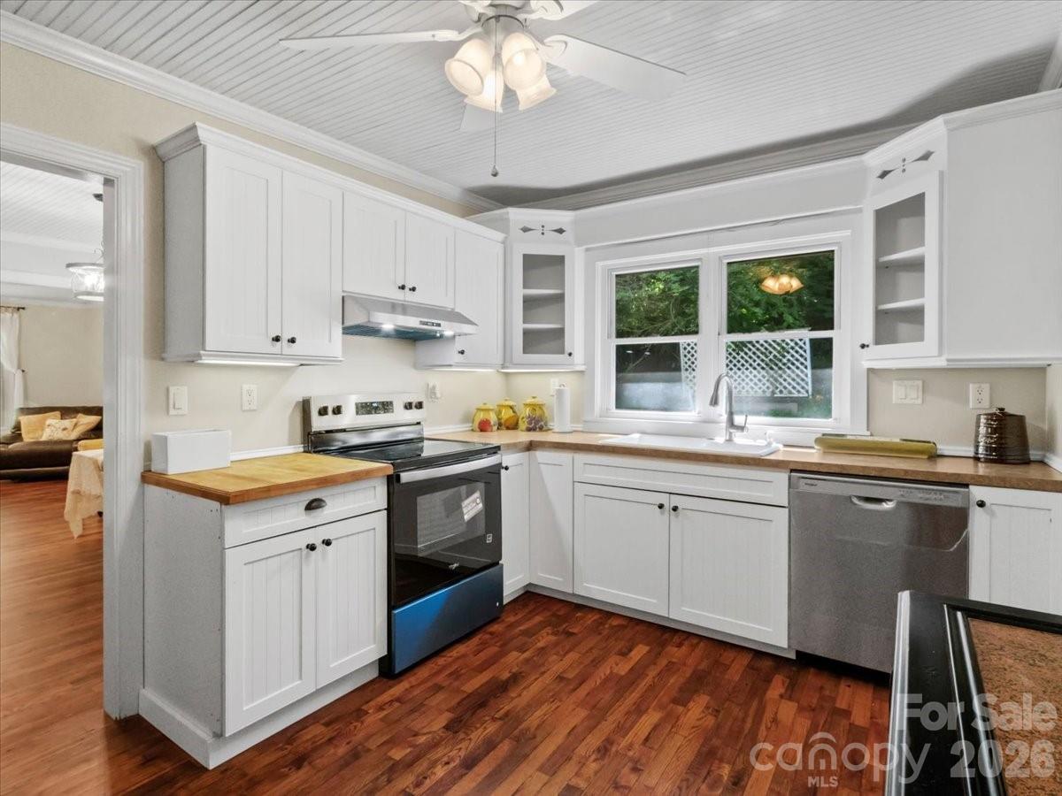 9130 Double Island Road Green Mountain, NC 28740 - Photo 11 of 40