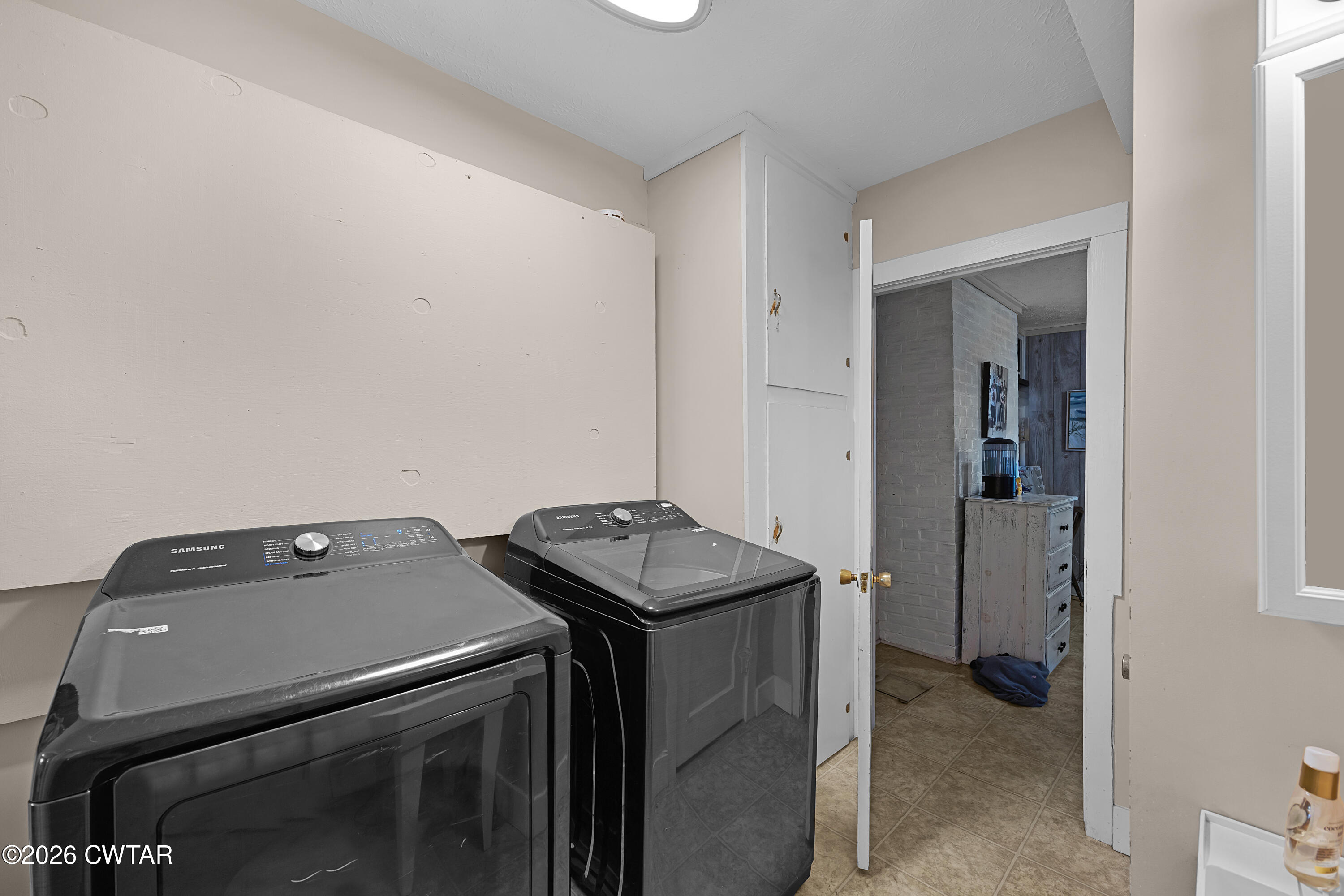296 Broad Street North Lexington, TN 38351 - Photo 10 of 26 a utility room with dryer and washer