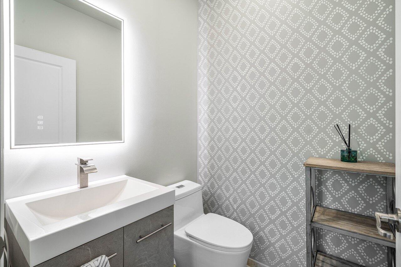 48 Northwest Hawthorne Place Boca Raton, FL 33432 - Photo 19 of 35 Powder Room
