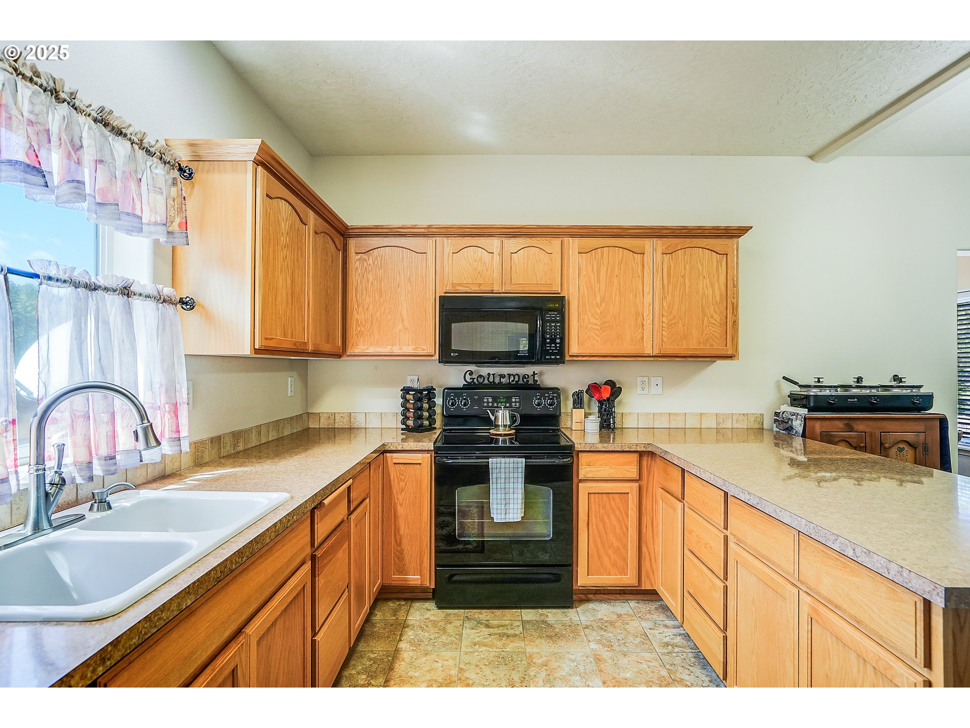 1231 Southwest 3rd Avenue Mill City, OR 97360 - Photo 14 of 48 a kitchen with stainless steel appliances granite countertop a sink stove and refrigerator
