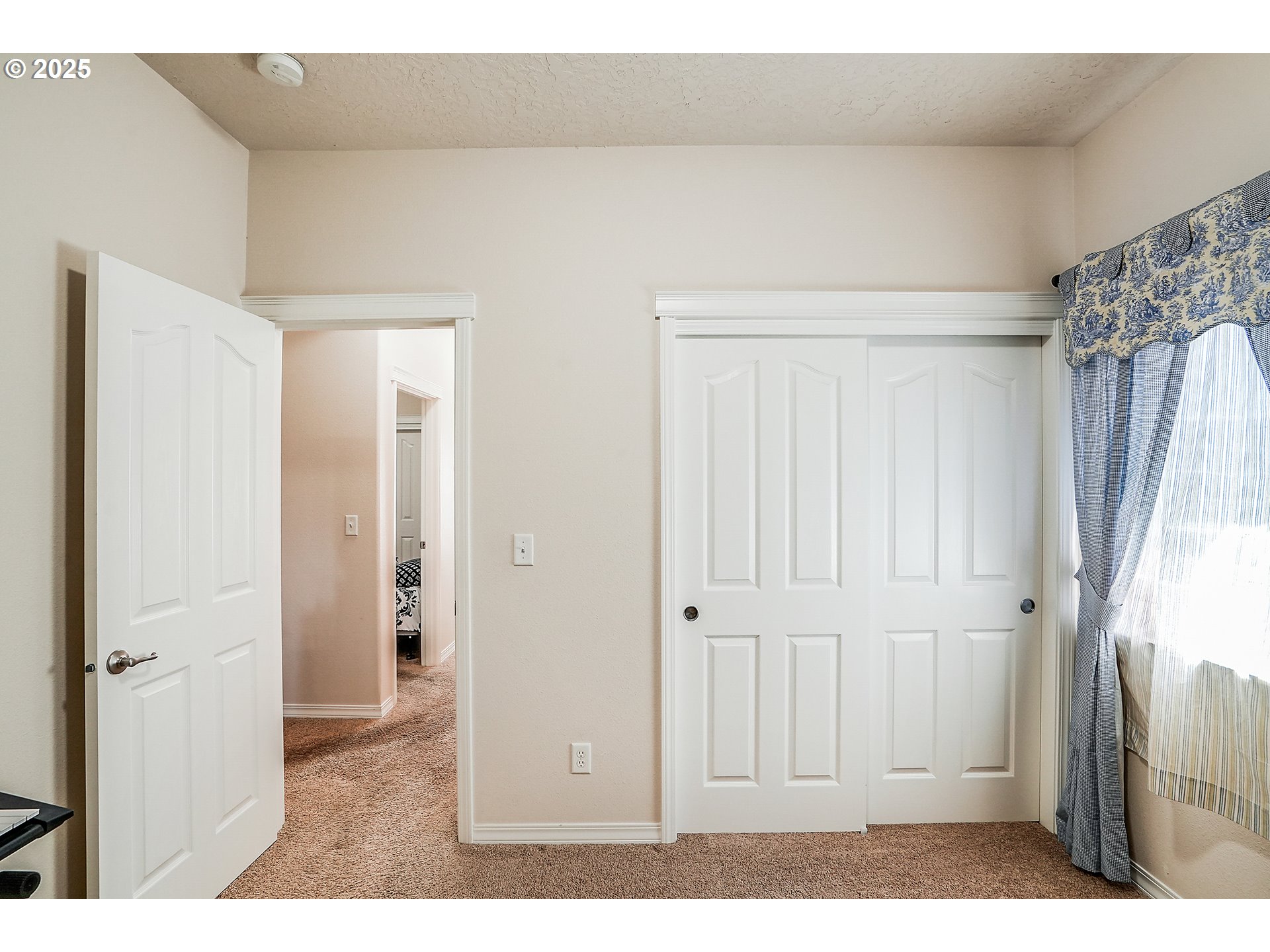 1231 Southwest 3rd Avenue Mill City, OR 97360 - Photo 20 of 48 a view of a bedroom with a wardrobe space