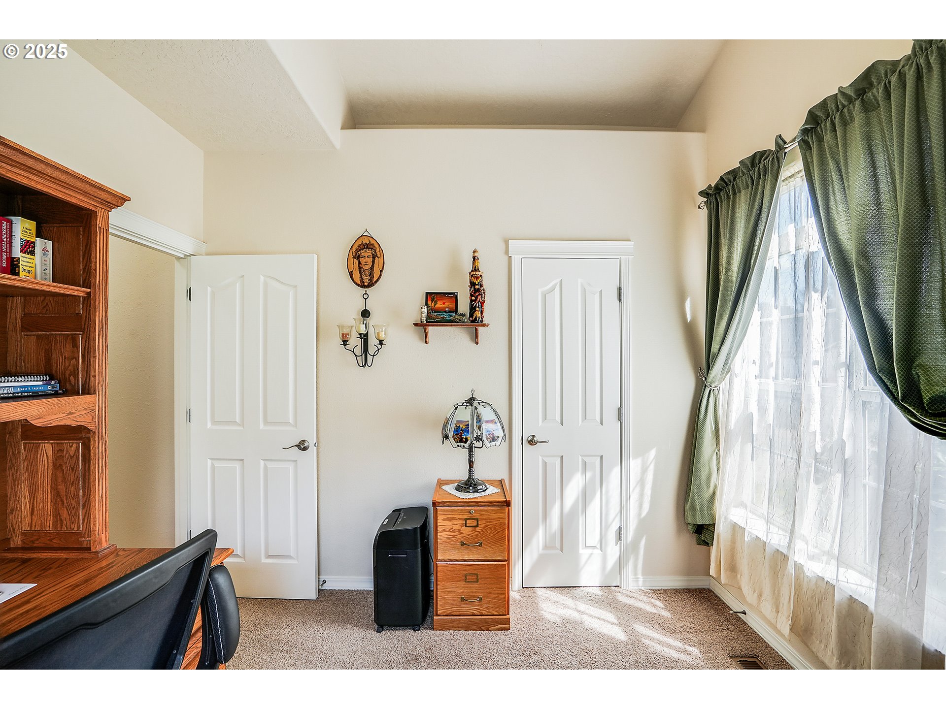 1231 Southwest 3rd Avenue Mill City, OR 97360 - Photo 25 of 48 a living room with furniture and a wooden floor