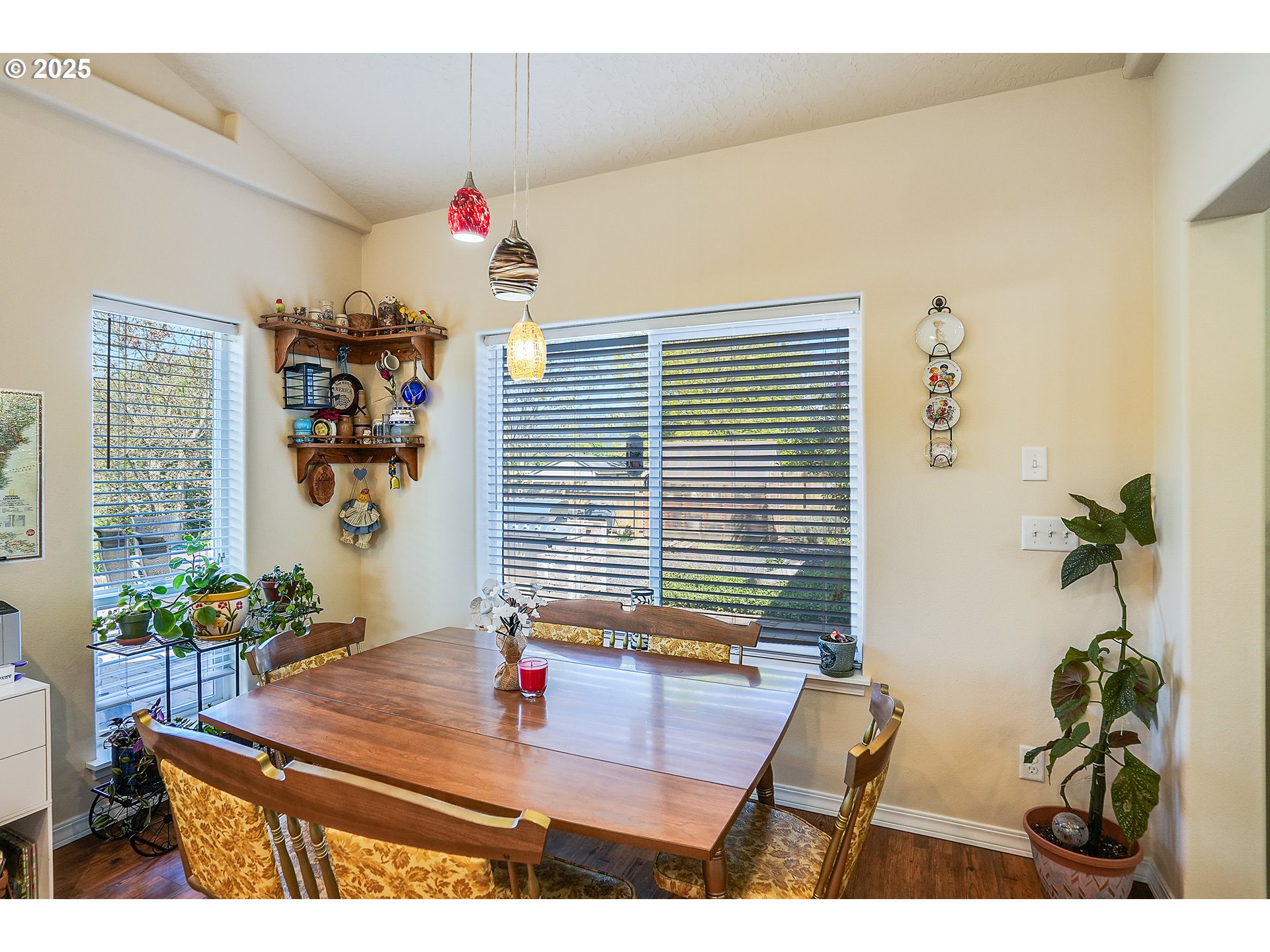 1231 Southwest 3rd Avenue Mill City, OR 97360 - Photo 38 of 48 a backyard of a house with seating space